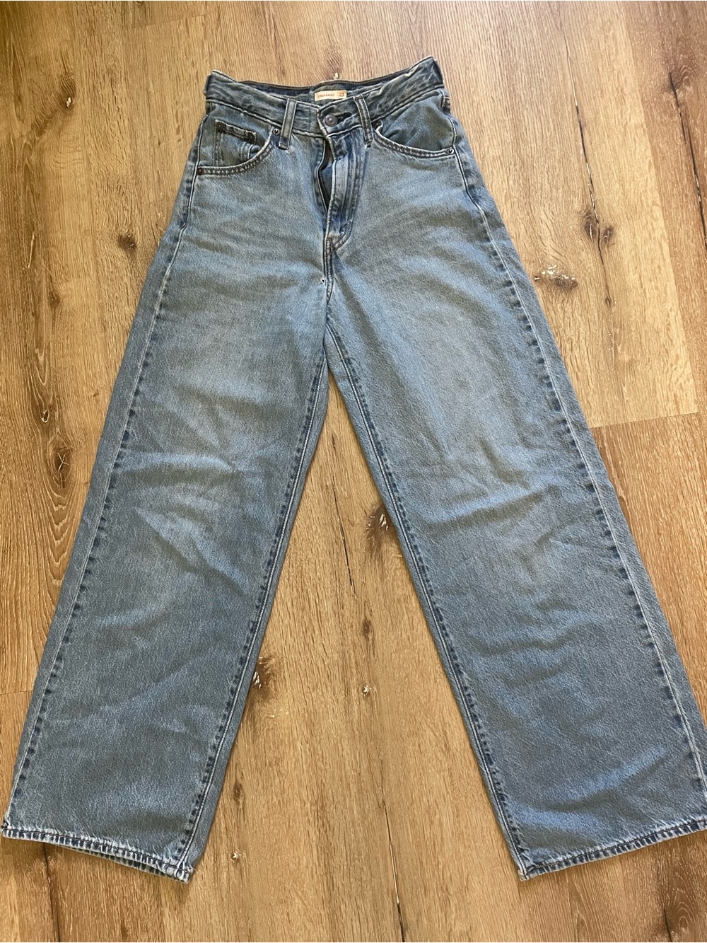 Levi's Relaxed Wide-Leg Jeans in Faded Blue Wash